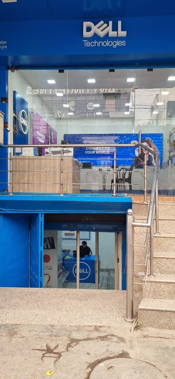 Dell Exclusive Store Sector — photo 2