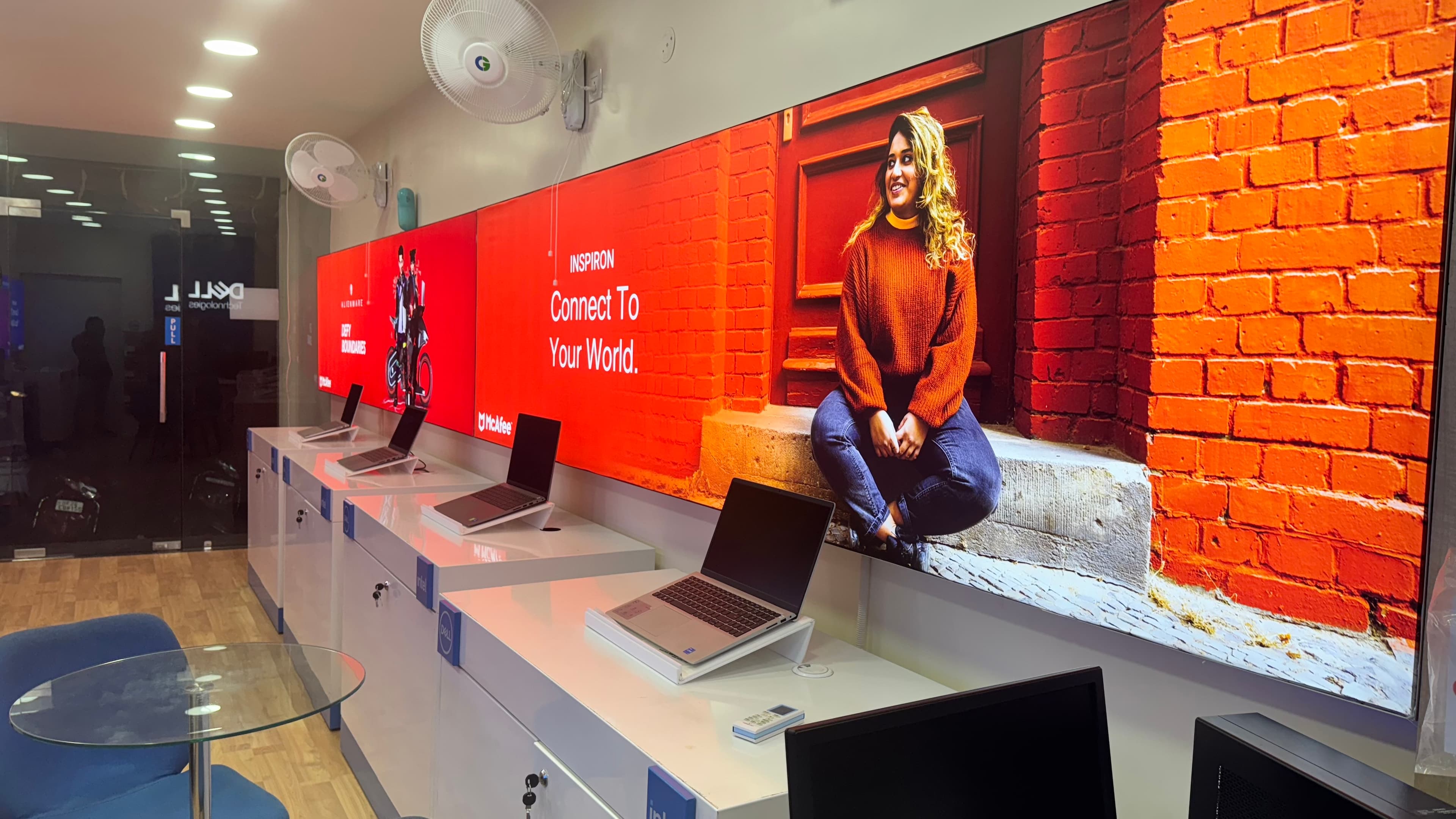 Dell Exclusive Store Sector — photo 4
