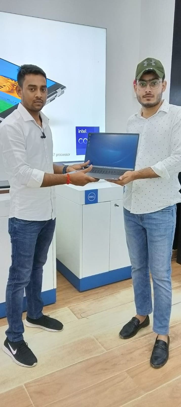 Dell Exclusive Store Bajaj House, Nehru Place — photo 5