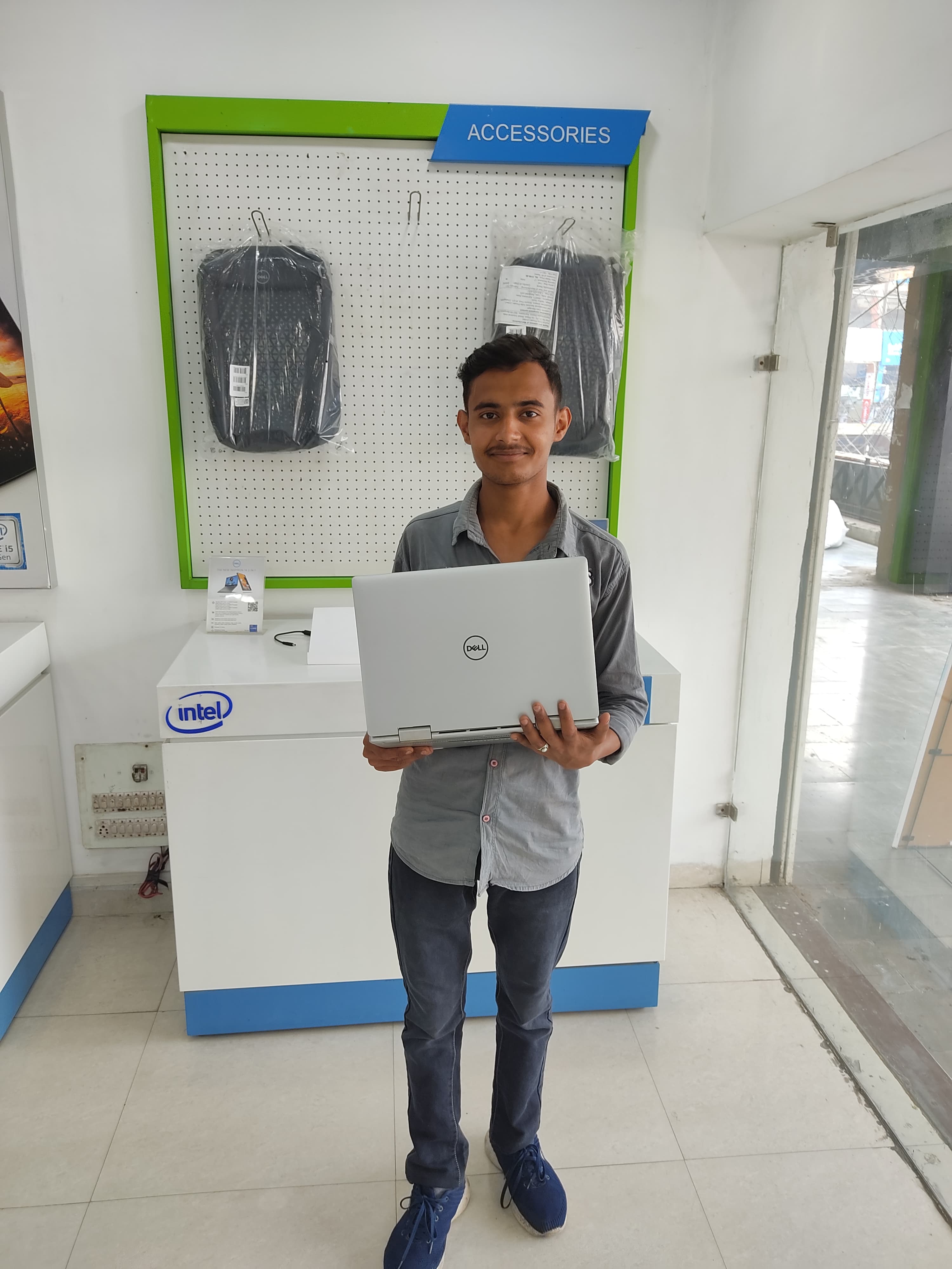 Dell Exclusive Store Lawrence Road — photo 4