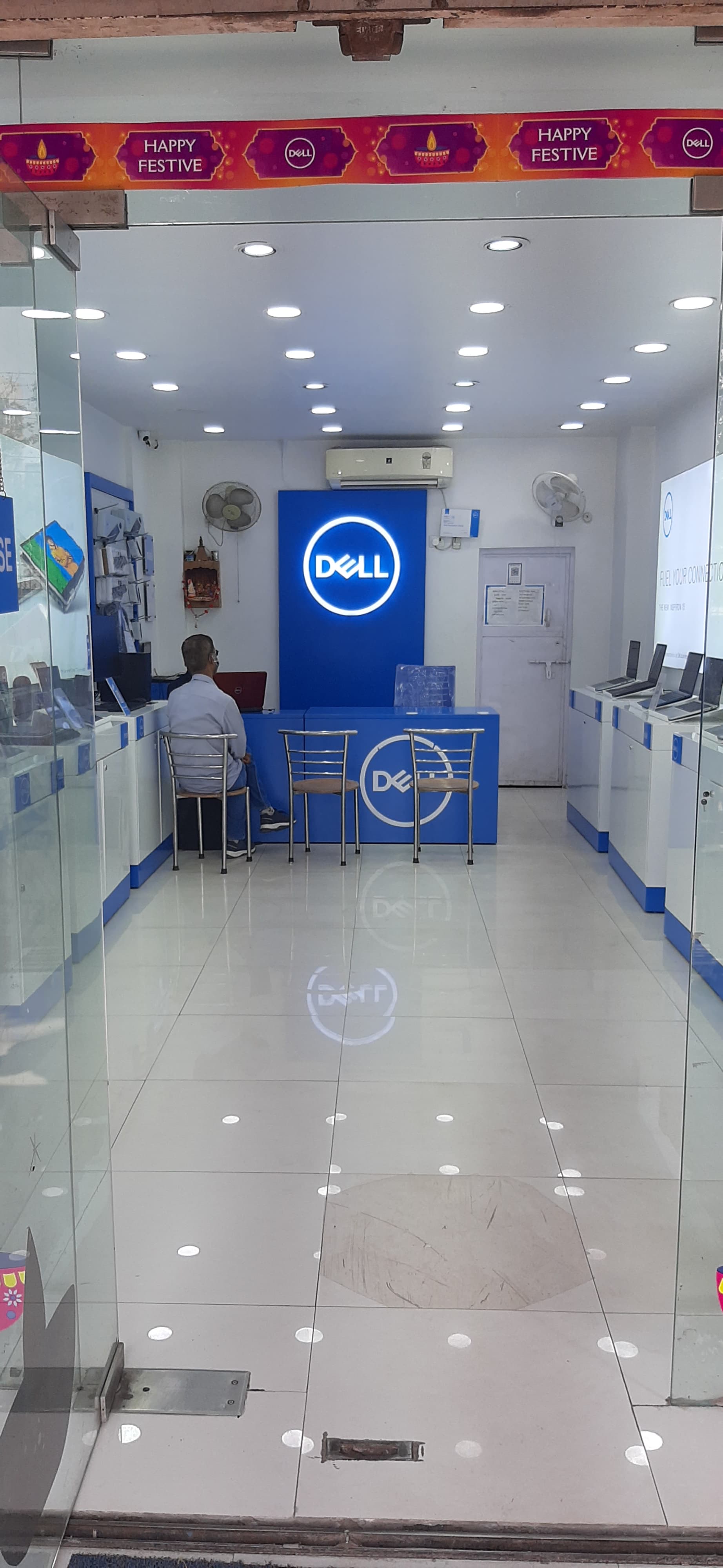 Dell Exclusive Store Sanjay Place — photo 3