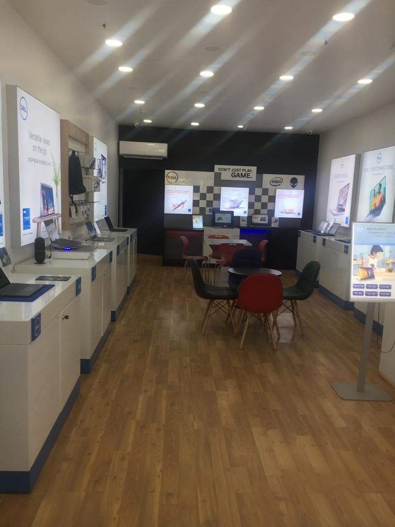 Dell Exclusive Store Sector — photo 3